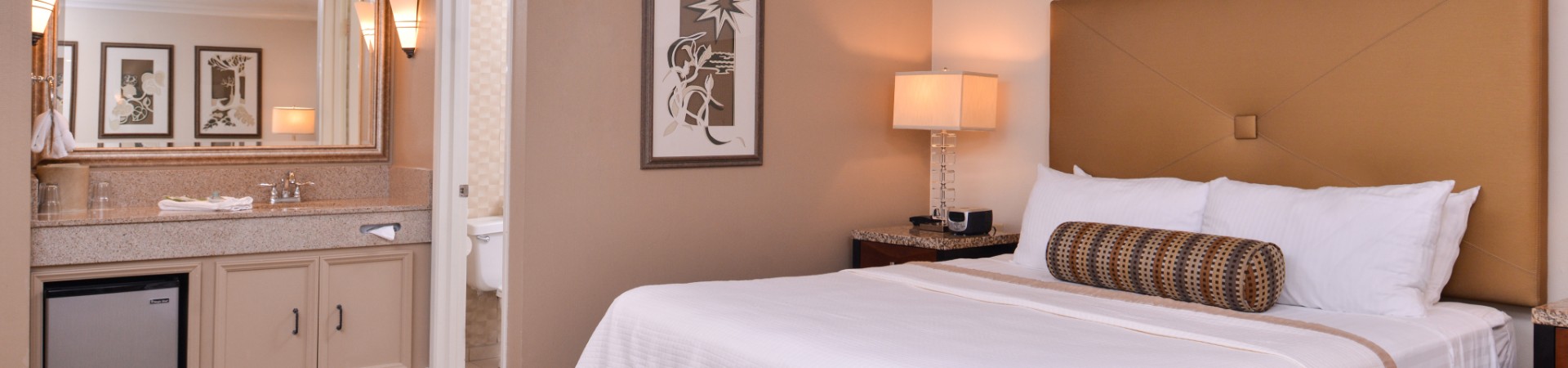 Hotel bedroom with one bed